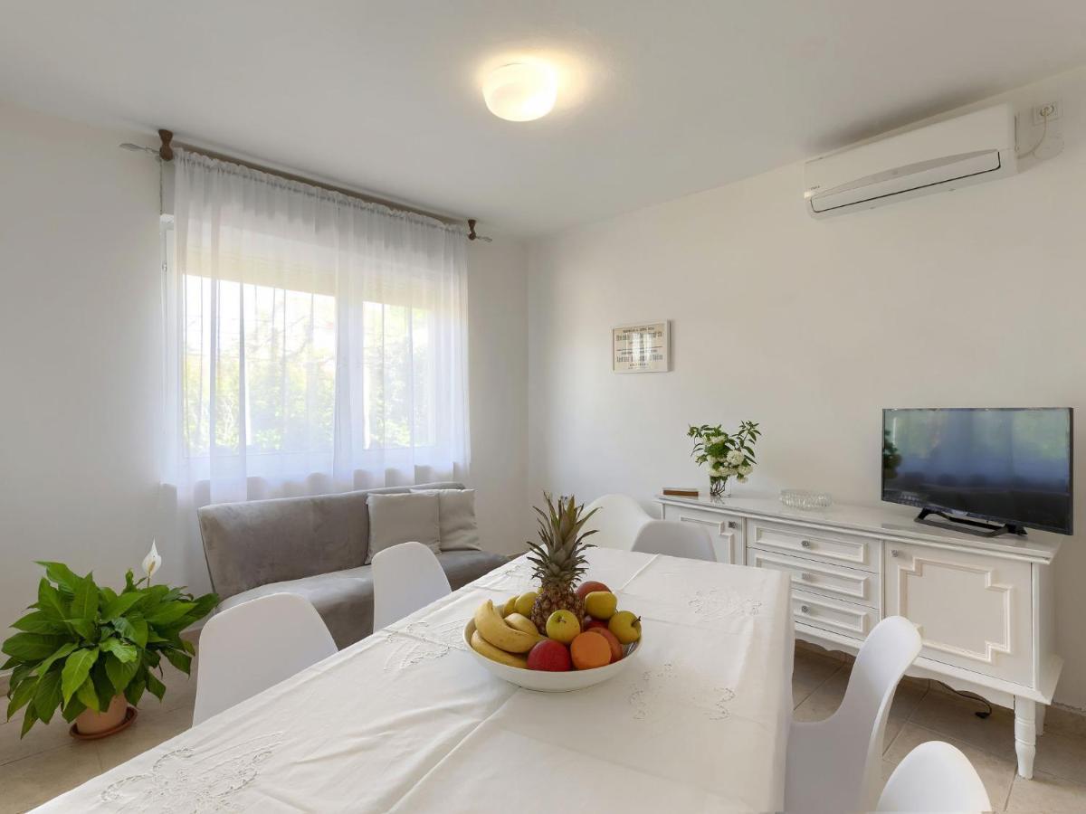 Apartment Laura By Interhome Pula Exterior foto